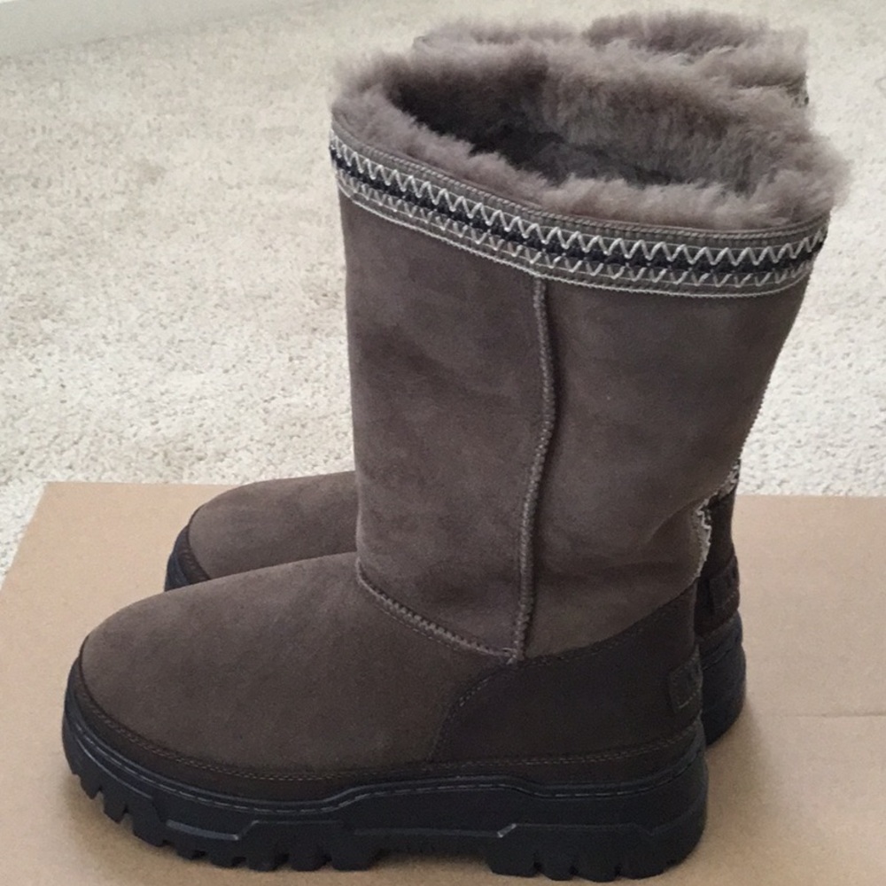 UGG®Classic Tall Trail Gaze Waterproof
Boot (Women)  NWB
Color : HICKORY - Picture 3 of 13